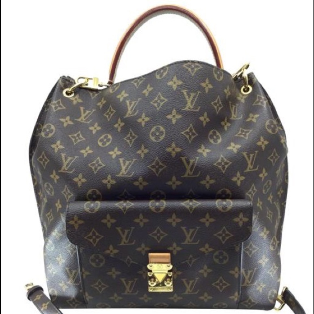 RARE AND DISCONTINUED LOUIS VUITTON MÉTIS HOBO UP FOR GRABS!